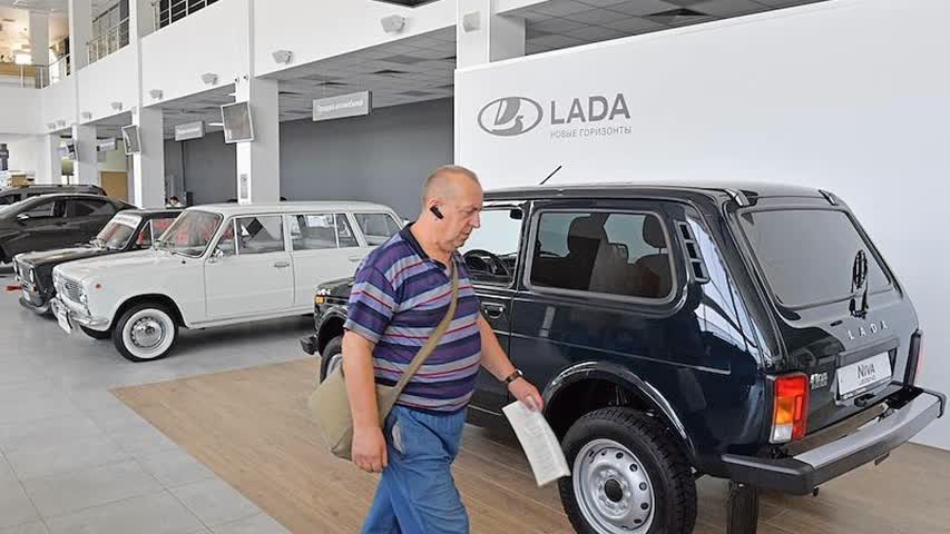 Фото - Нехватка иномарок вынудила россиян скупать Lada