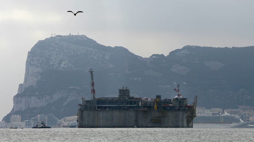 Фото - У берегов Испании скопились десятки судов с газом