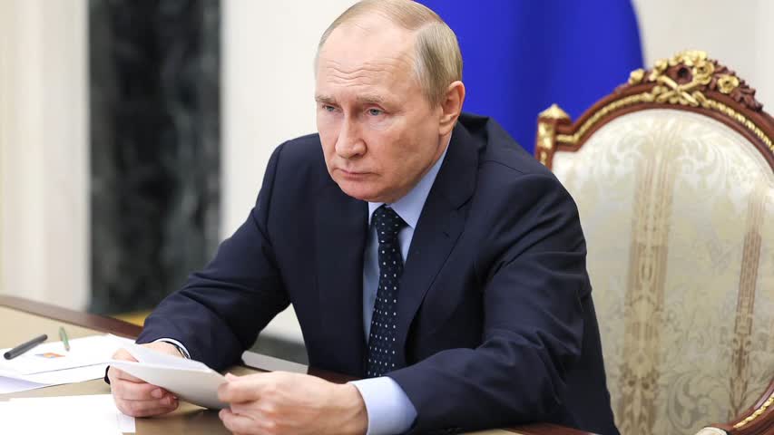 Фото - Путин ограничил сделки с долями в 191 компании